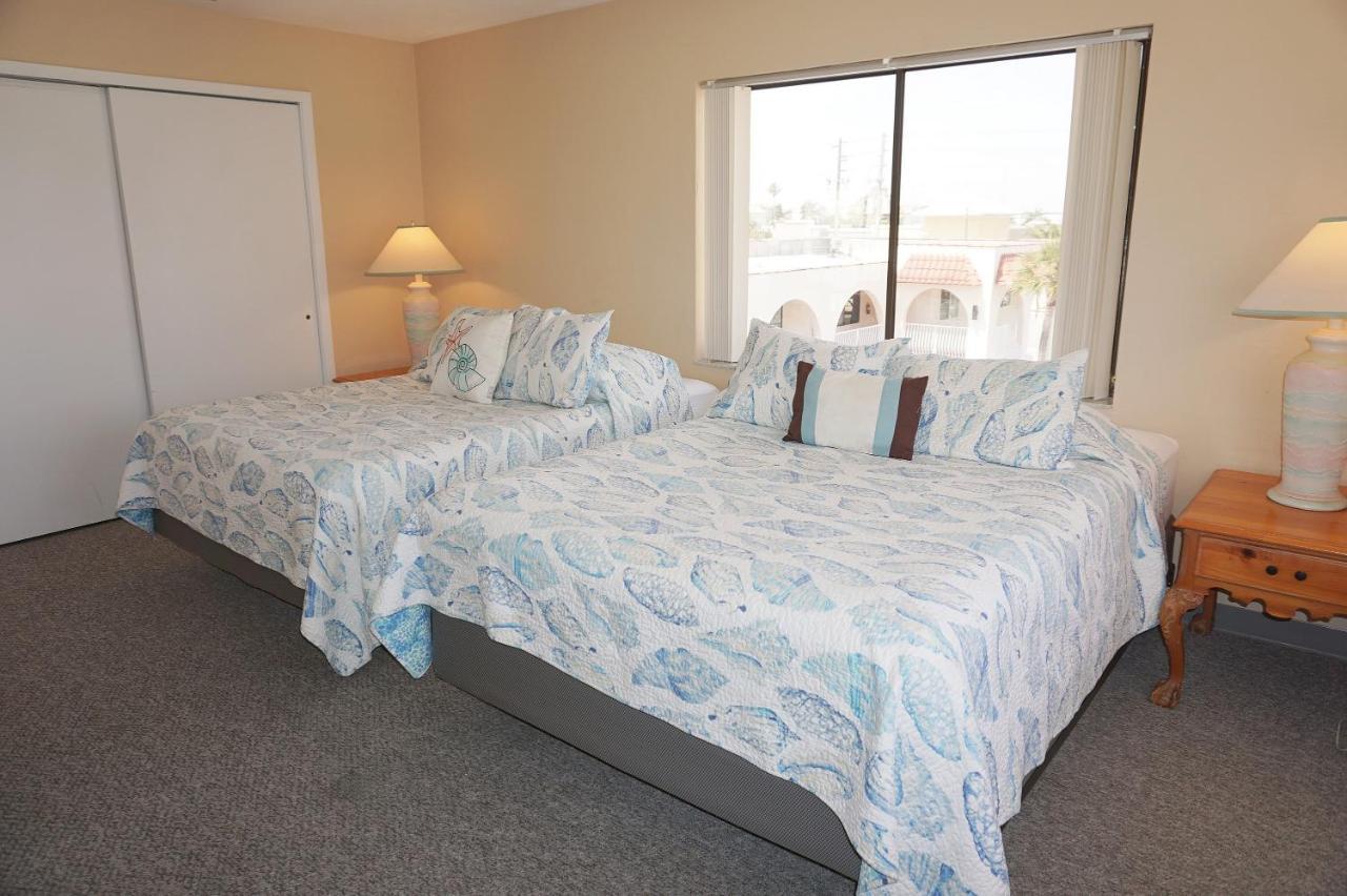 Redington Surf Resort By Travel Resort Services St. Pete Beach Exterior photo