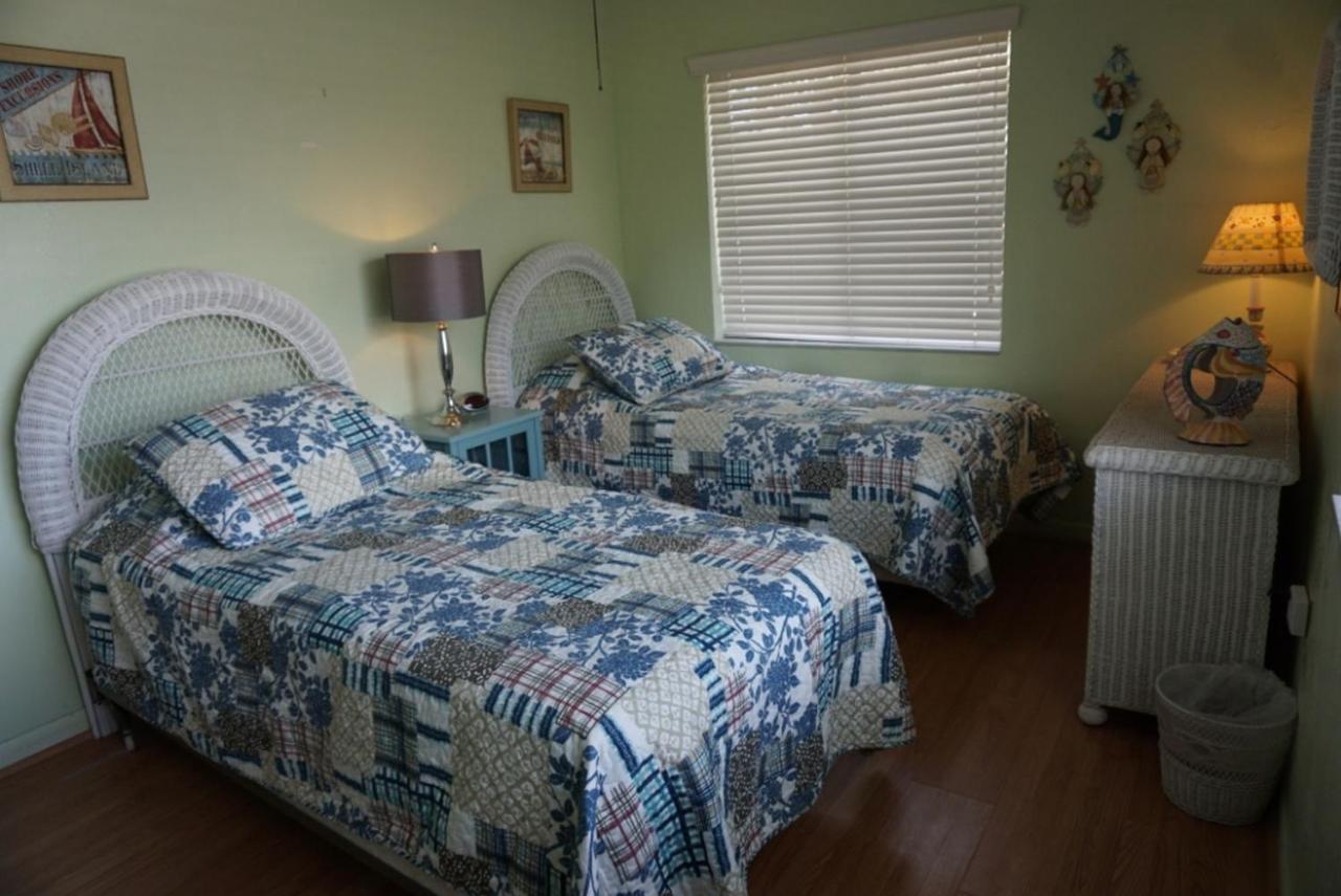 Redington Surf Resort By Travel Resort Services St. Pete Beach Exterior photo