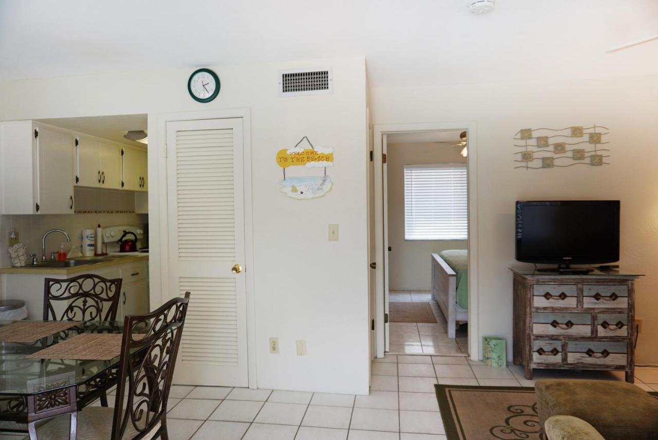 Redington Surf Resort By Travel Resort Services St. Pete Beach Exterior photo