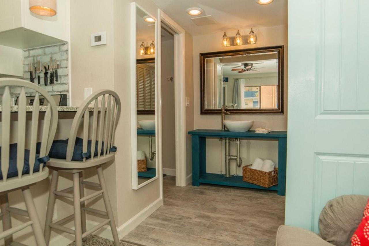 Redington Surf Resort By Travel Resort Services St. Pete Beach Exterior photo