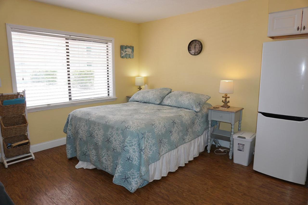 Redington Surf Resort By Travel Resort Services St. Pete Beach Exterior photo