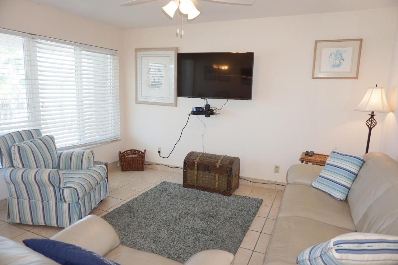 Redington Surf Resort By Travel Resort Services St. Pete Beach Exterior photo