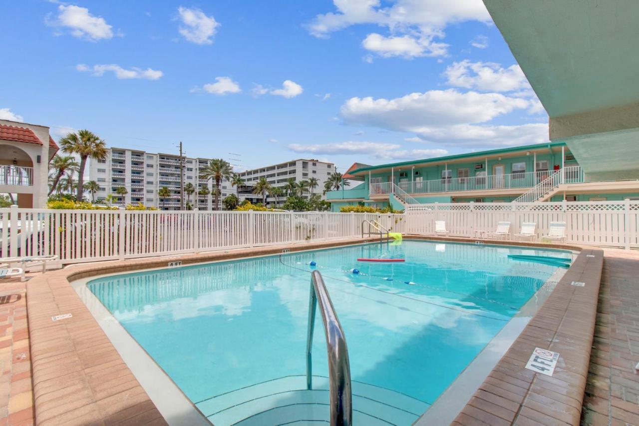 Redington Surf Resort By Travel Resort Services St. Pete Beach Exterior photo